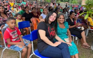 Prefeita Fabiana homenageia mães com festival de prêmios em mais uma comunidade de Presidente Vargas