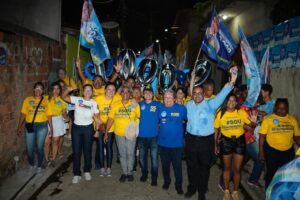 Dr. Gutemberg arrasta multidão de apoiadores pelas ruas do Coroadinho