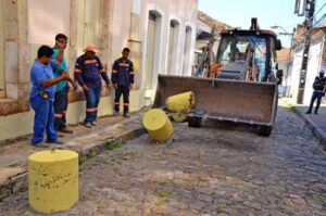 Prefeitura de São Luís retira artefatos irregulares da Rua Godofredo Viana, Centro Histórico da capital