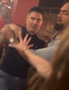 VÍDEO: No Quintalão, Alessandro Martins chuta mulher e dispara: “sua prostituta”