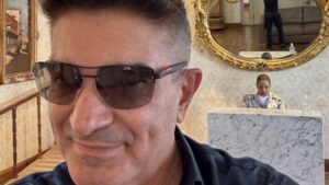 Alessandro Martins publica foto enigmática no Palácio dos Leões