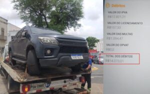 Carro da prefeita de Anapurus guinchado na frente do Palácio dos Leões possui mais de R$ 14 mil em débitos