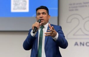 “Há possibilidade de cobrança indevida”, diz Wellington do Curso ao defender produtores de energia solar