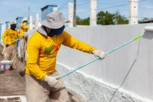 Internos do sistema prisional realizam serviços de revitalização na área externa do Comando Geral da PMMA