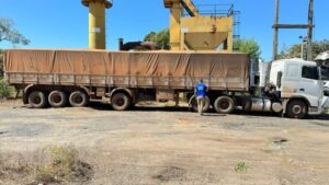 Polícia do Maranhão intercepta carreta com fundo falso contendo R$ 4 milhões em drogas