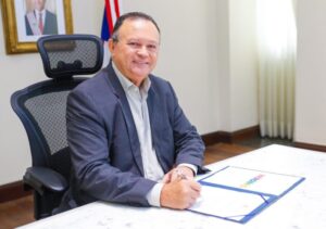 Governador anuncia pagamento dos salários de novembro e segunda parcela do 13°