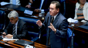 Roberto Rocha quer IPVA integralmente para os municípios…