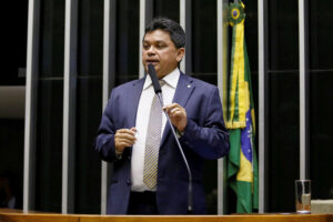 Em resposta a editorial da Folha, Márcio Jerry diz que privatizar estatais é “absurdo lesa pátria”