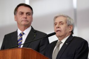 Bolsonaro, ex-ministros e militares são alvo de operação da PF
