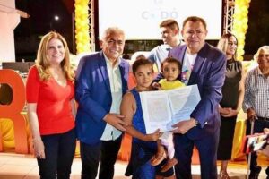 Em Codó, Prefeito Zé Francisco entrega mais de mil escrituras de imóveis visando garantir moradia popular