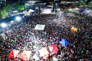 Multidão celebra o 63º aniversário de Paço do Lumiar com grande festa.