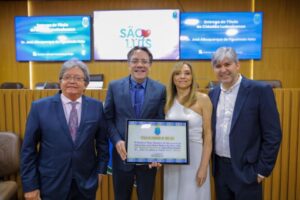 Câmara Municipal de São Luís, por meio do vereador Dr. Gutemberg, concede título de Cidadão Ludovicense ao presidente do CRM- MA, Dr. José Albuquerque