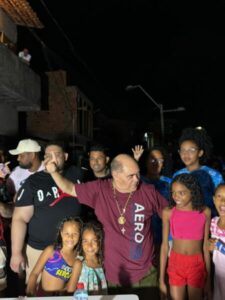 Diálogo proveitoso na Ilhinha! Vereador Astro de Ogum é recebido com carinho pela comunidade