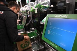 Falha cibernética gera apagão global e afeta bancos e aeroportos no mundo inteiro