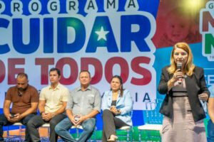 Iracema Vale participa da entrega de equipamentos do programa ‘Cuidar de Todos’