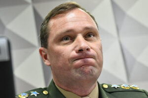 Mauro Cid sai preso após depoimento no STF