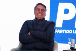 O sistema não supera a vontade do povo!!! Mesmo inelegível, Bolsonaro aparece na frente de Lula em pesquisa