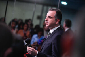 Que alívio!!! Pacheco Sinaliza Que Pode Sair Da Vida Pública