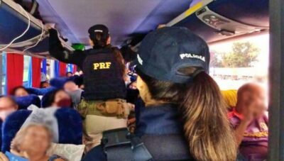 Passageiro de ônibus é conduzido à delegacia após se masturbar na frente de uma mulher