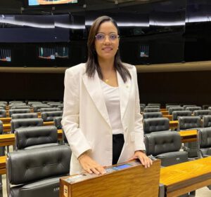 Lucyana Genésio apresenta projeto de lei que institui a Política Nacional de Saúde na Escola