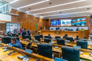 Homenagens a MST, Fetaema e Contag são aprovadas após fatiamento de requerimentos