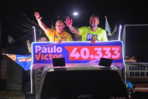 Carlos Brandão percorre ruas de São Luís em carreata de Paulo Victor