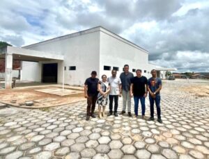 Junior Cascaria e Francisco Pinheiro vistoriam obras do Hospital de Poção de Pedras