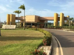 Corretora do setor de alto padrão espanca companheira no condomínio Dhama