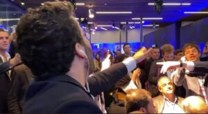Vídeo: Janones e Nikolas partem para a briga e promovem barraco na Câmara
