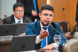 Vereador Ribeiro Neto solicita revitalização da praça no Bairro Jardim América