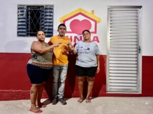Prefeito Adelbarto Santos entrega casa para família em São Francisco do Maranhão