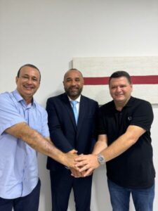 Enoque Mota declara apoio a Roberto Costa e deixa eleição da FAMEM praticamente definida