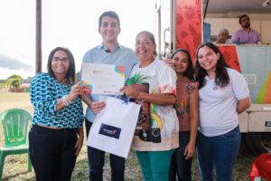 Incentivo ao empreendedorismo: Fernando Braide entrega kits para formandos de curso do Sesi