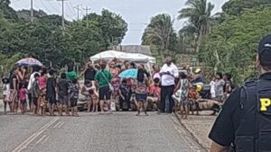 Indígenas em protesto por votação do Marco Temporal bloqueiam BR 316
