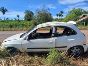 Colisão entre automóvel e caminhão deixa 2 mortos e 2 feridos na BR-222
