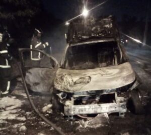 Ambulância da Baixada Maranhense pega fogo na Ponta da Espera em São Luís