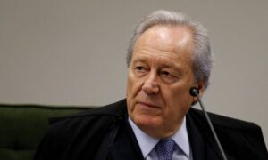 Lewandowski suspende última ação contra Lula na Justiça