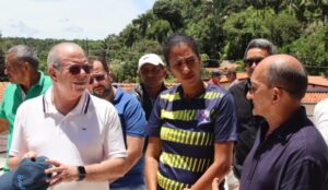 Para verificar aplicação de suas emendas, Hildo Rocha vistoria, com Zé do Povo, construção de praças em Brejo