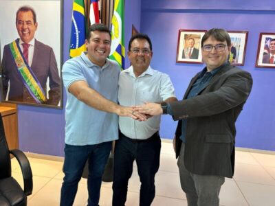 Prefeito Raimundinho dá posse ao novo secretário de Educação Diego Mota