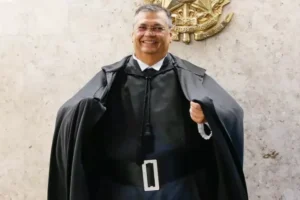 Defesa de réus do 8 de Janeiro pede impedimento de Flávio Dino
