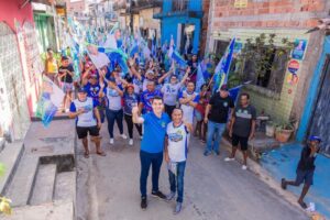 Fernando Braide e Marcos Castro realizam caminhada pelas ruas da Ilhinha