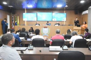 Profissionais do magistério cobram pagamento do Fundef em audiência pública na Câmara