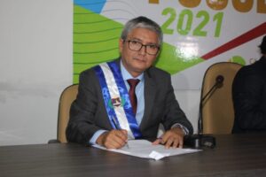 Eudes Barros sanciona leis e endivida município de Raposa com empréstimos que somam R$ 26,5 milhões