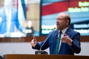 Othelino denuncia calote do governo contra municípios maranhenses e critica Famem; deputado entrará com representação