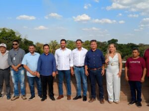 Rodrigues e Jones acompanhados de Weverton e dos diretores-presidentes da Codevasf, realizam vistoria na ponte sobre munim