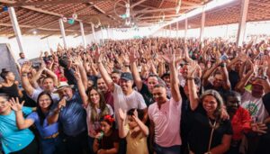 Força e carisma: Prefeito Luciano é ovacionado por multidão em evento social realizado em Pinheiro