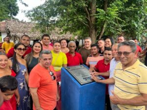 Prefeita Fabiana Mendes inaugura escola e quadra poliesportiva na zona rural de Presidente Vargas