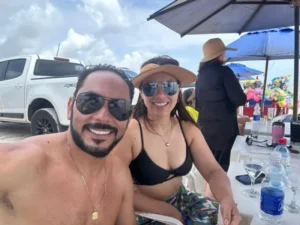 Assis Ramos volta de viagem com a noiva, liga e pede para voltar com a ex, recebe um não e demite funcionários ligados à deputada Janaína após recusa