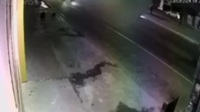 Homem morre atropelado após dá “grau” em moto