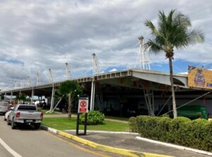 Motoristas de táxi e aplicativo brigam na área do desembarque do aeroporto de São Luís